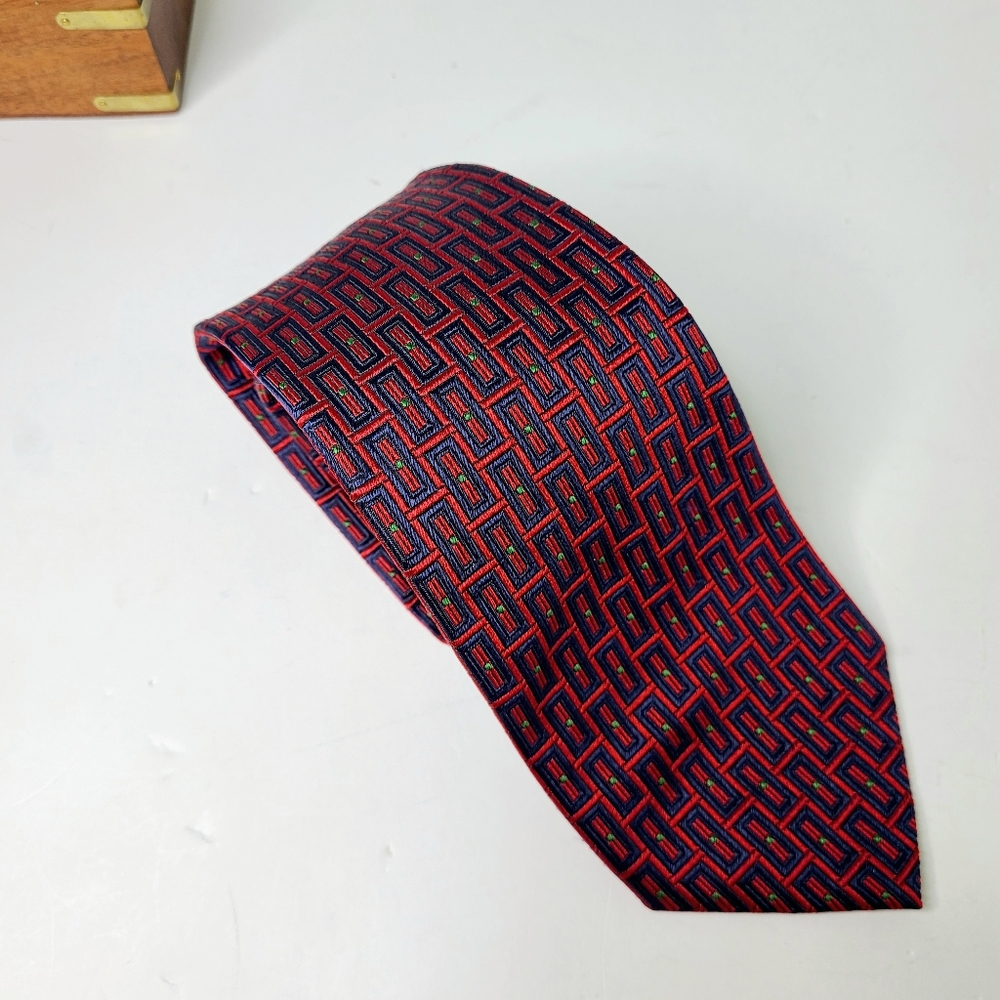 Thomas Pink Navy Red Geometric Printed Handmade in England Woven Silk Tie